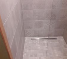 Salle de douche de la "suite parental" enfin terminée et aménagée, manque que les plinthes.. Première douche hier soir!