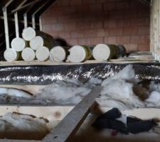 Combles avec quelques rouleaux additionnels