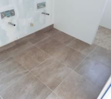 Carrelage terminé- salle d'eau
