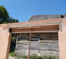 Pose des coffres de volets roulants et linteaux