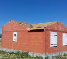 Suite pose de la charpente et écran sous toiture - face maison