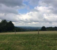 Vue au nord-ouest, vers la vall&eacute;e de la Dordogne