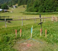 Travaux de topographie, pour l'implantation des pieux par Technopieux : l'appareil Trimble, mon outil de travail habituel.