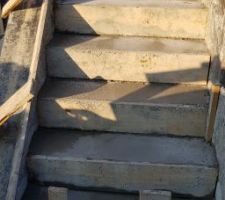 Pose de l'escalier de la mezzanine