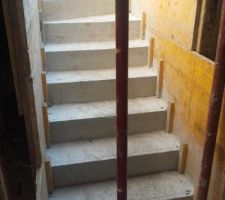 Escaliers de la cave.