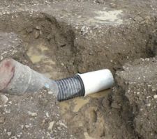 La r&eacute;servation bricol&eacute;e doit &ecirc;tre immobilis&eacute;e et rendue r&eacute;sistante et au b&eacute;ton &eacute;tanche.