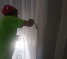 Fin de la pose d'enduit intérieur