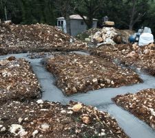 Suite du terrassement et d&eacute;but du b&eacute;ton de propret&eacute;...