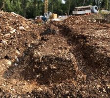 Suite du terrassement et d&eacute;but du b&eacute;ton de propret&eacute;...