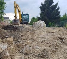 Il a beaucoup plu pendant les travaux de terrassement. Tout devient très boueux.
