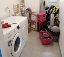 Am&eacute;nagement du cellier: &eacute;tag&egrave;re enlev&eacute;e, machines mises c&ocirc;te &agrave; c&ocirc;te. (on a enlev&eacute; un peu de bazar aussi)