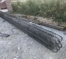 PLancher &eacute;tage. Mise en place des fers avant coulage des poutres.