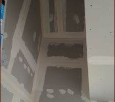 Vu de la cage d'escalier ( ca va etre choooo pour poncer là haut !!!!)