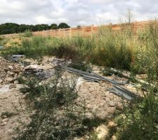 La cours qui ne ressemble &agrave; rien pour le moment