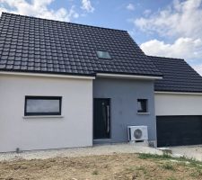 Enduit WEBER Gris Brun Clair 046 pour la partie claire et Acier 160 pour le gris fonc&eacute;