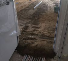 Mise en place de la chape dans le sejour