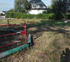 Implantation de la maison. Le mur de la chambre sera près de l'arbre