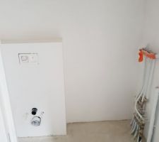 Toilette d'entrée avec emplacement pour ma machine a laver