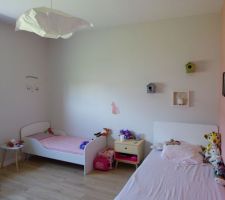 La chambre des filles qui depuis février ont demandé à dormir ensemble... du coup réaménagement en conséquence !