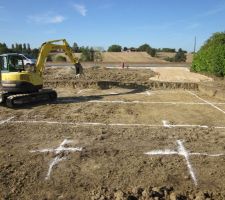 Plateforme terminée, début des fouilles