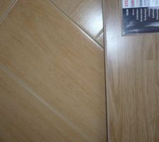 A droite le parquet pour les chambres, &agrave; gauche le carrelage pour le reste de la maison.