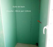 Semaine du 09 au 13 Juillet - Pose des placos terminée.

Salle de bain vue sur la douche.