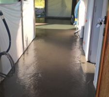 Couloir de l'entrée béton frais