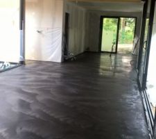 Salon béton surfacé