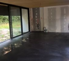 Salon béton surfacé