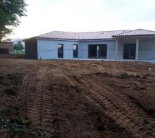 Sous couche réalisée car pose sur brique à coller. Indispensable pour éviter de voir les joints. Entreprise Andrade super professionnel et très sympa. Respect aussi du planning.