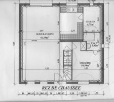 Le rez de chaussée avec notre petite suite parentale , nous avons rogné l'espace du cellier pour avoir cette salle d'eau.