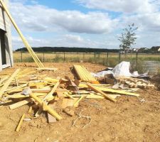 Le tas de déchets grossit