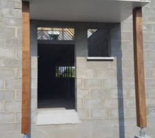 Voilà charpente terminée maintenant on attends les couvreurs qui doivent faire le travail avant le mous d'août et le terrasser doit repasser pour combler autour de la maison et du garage ...nois on remonte en idf on charge les voisins de nous tenir au courant et prendre des photos