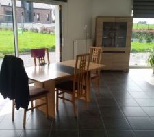 L'avantage que madame ex soit parti, c'est que maintenant la maison est propre et rangée, du coup je peux mettre des photos :)
Bon, soyez indulgents SVP, c'est très sobre et très simple, comme moi quoi :)
