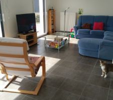 L'avantage que madame ex soit parti, c'est que maintenant la maison est propre et rangée, du coup je peux mettre des photos :)
Bon, soyez indulgents SVP, c'est très sobre et très simple, comme moi quoi :)
