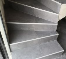 Escalier avec carrelage