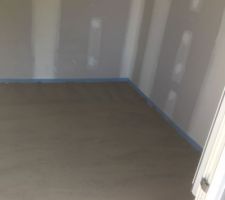 Bandes finies, place à la chape lisse dans les chambres :)