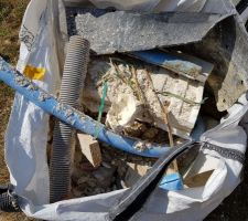 Un sac à gravats bien rempli...