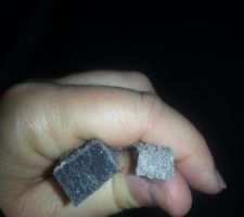 Voilà la différence de copriband entre le morceau de gauche utilisé pour la pose des nouvelles menuiseries et le morceau de droite utilisé lors de la pose par la menuiserie de Narbonne, pour les anciennes menuiseries...pas besoin de commentaire!!!