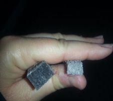 Voilà la différence de copriband entre le morceau de gauche utilisé pour la pose des nouvelles menuiseries et le morceau de droite utilisé lors de la pose par la menuiserie de Narbonne, pour les anciennes menuiseries...pas besoin de commentaire!!!