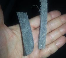 Voilà la différence de copriband entre le morceau de gauche utilisé pour la pose des nouvelles menuiseries et le morceau de droite utilisé lors de la pose par la menuiserie de Narbonne, pour les anciennes menuiseries...pas besoin de commentaire!!!