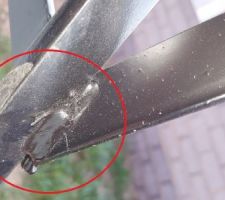 Grilles des anciennes menuiseries; finitions lamentables !! énormes coulures au niveau des soudures, rouille et peinture d'apprêt déjà très abîmée!