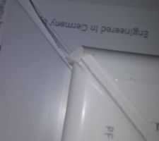 Fenêtres des anciennes menuiseries non ébavurées et les coupes ne correspondent même pas en terme d'alignement ....incroyable!