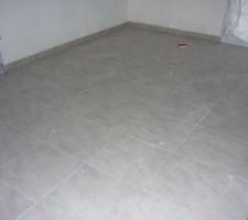 J 257 Carrelage cuisine fini !!!