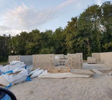 Vue avant, on distingue bien les ouvertures !