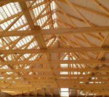 Toiture en cours, charpente industrielle