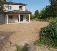 Remise des terres finie.