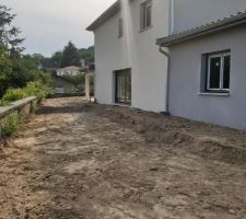 Remise des terres finie.
Il va en manquer