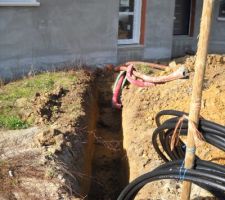 Début des tranchées pour les VRD.