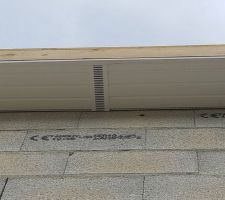 Cache-moineaux mal mis.